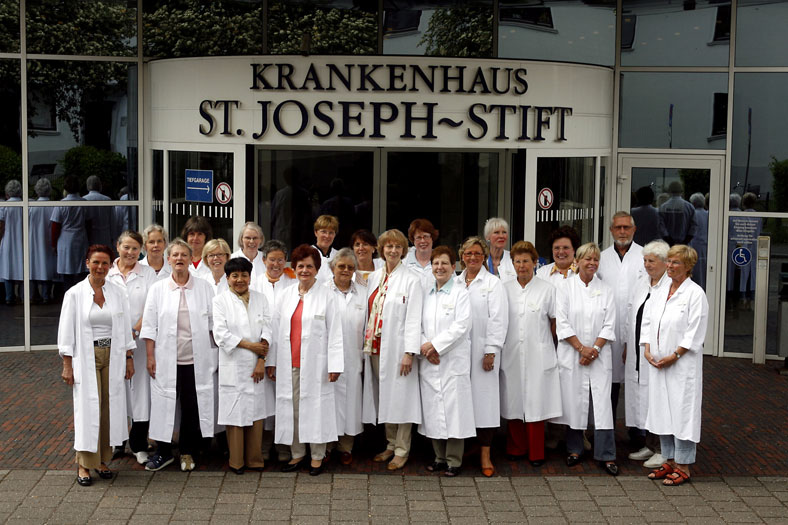 Gruppenbild Christliche Krankenhaus Hilfe
