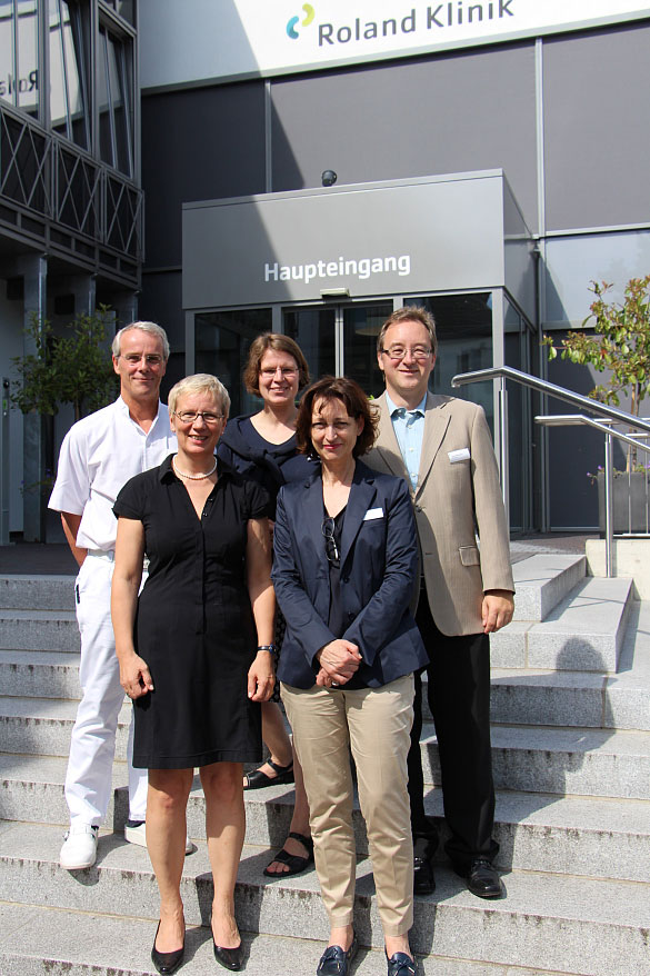 Senatorin besucht Roland-Klinik